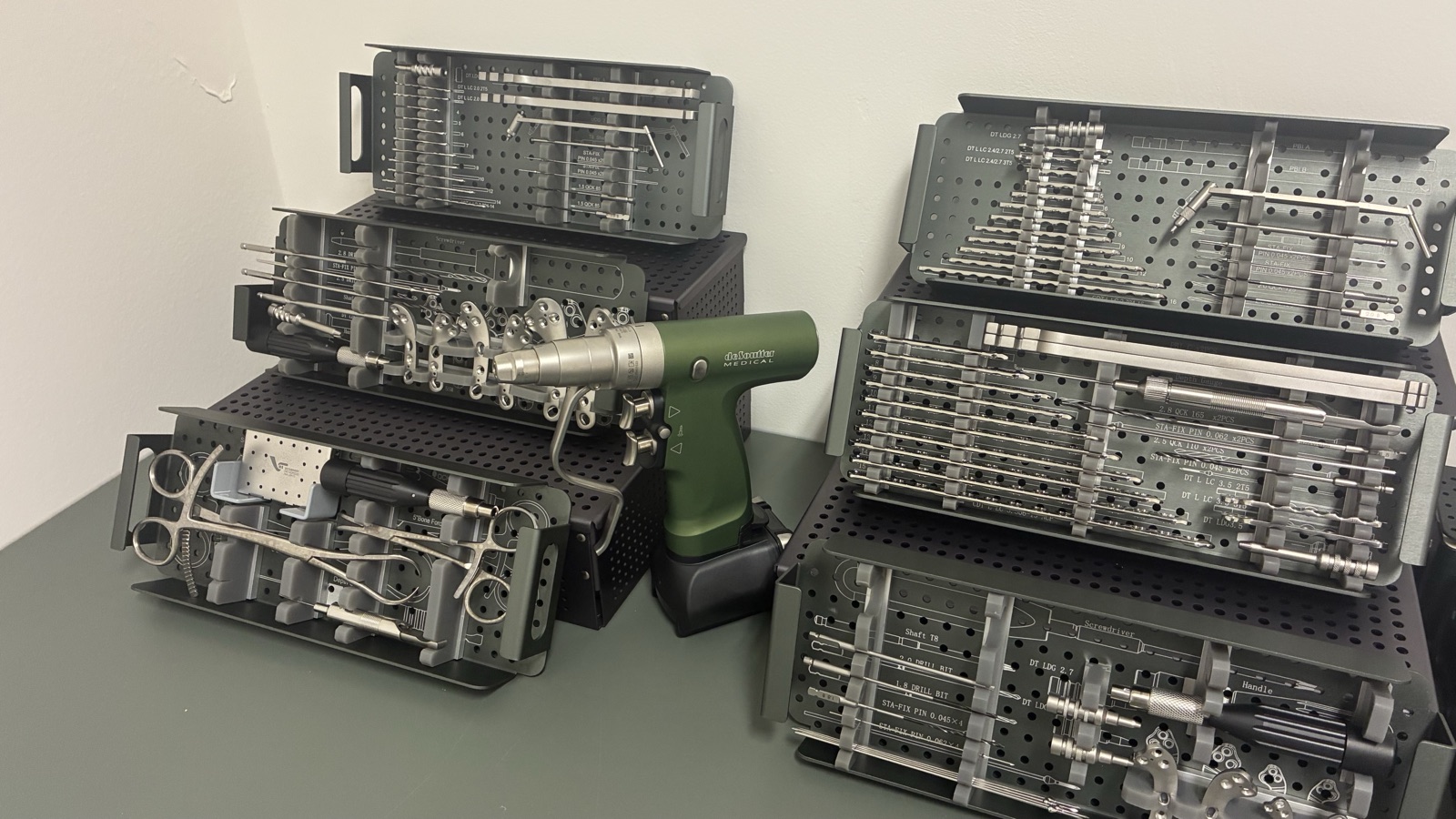 Orthopaedic surgical trays and instruments: surgical drill, pins, screws and osteosynthesis implants